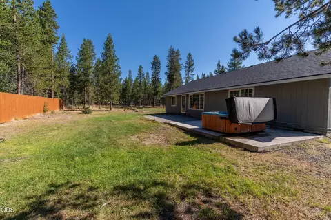 Exterior - 52221 Pine Forest Dr, La Pine, OR 97739 photo 6 of 12