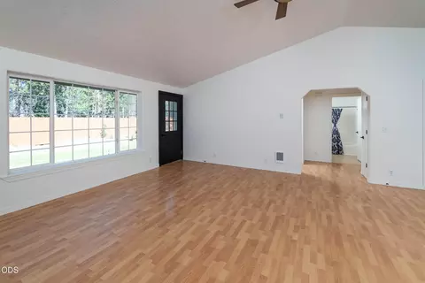 Living - 52221 Pine Forest Dr, La Pine, OR 97739 photo 4 of 5