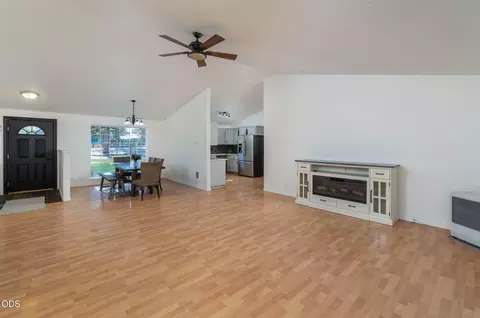 Living - 52221 Pine Forest Dr, La Pine, OR 97739 photo 3 of 5