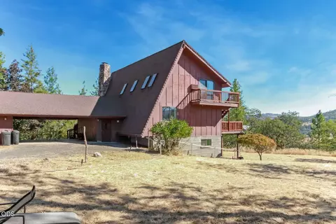 Exterior - 4000 E Antelope Rd, Eagle Point, OR 97524 photo 6 of 11