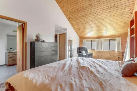Bedroom - 4000 E Antelope Rd, Eagle Point, OR 97524 photo 1 of 2
