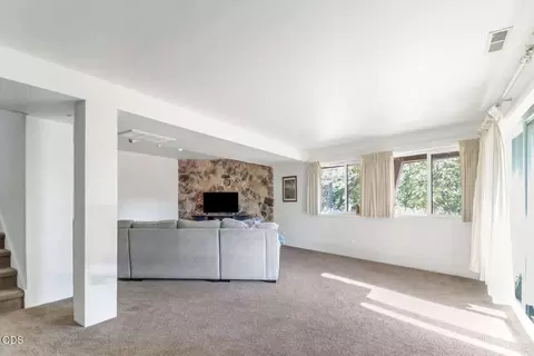 Living - 4000 E Antelope Rd, Eagle Point, OR 97524 photo 2 of 2