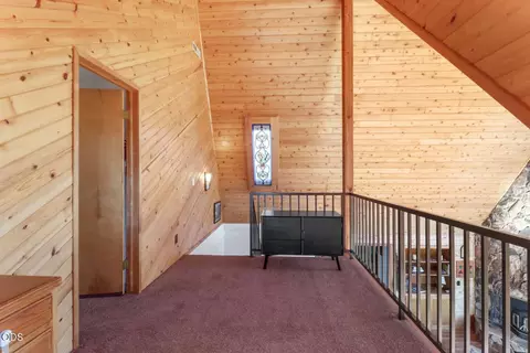 Entry Way - 4000 E Antelope Rd, Eagle Point, OR 97524 photo 3 of 3
