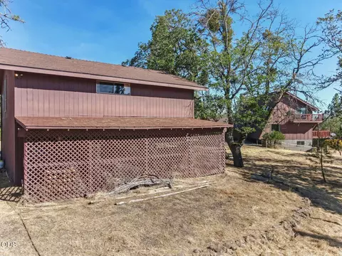 Exterior - 4000 E Antelope Rd, Eagle Point, OR 97524 photo 9 of 11
