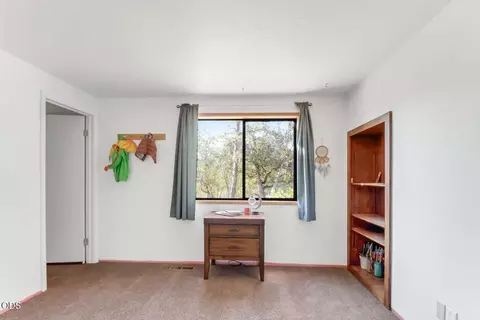 Bedroom - 4000 E Antelope Rd, Eagle Point, OR 97524 photo 2 of 2
