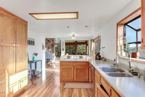 Kitchen - 4000 E Antelope Rd, Eagle Point, OR 97524 photo 5 of 6