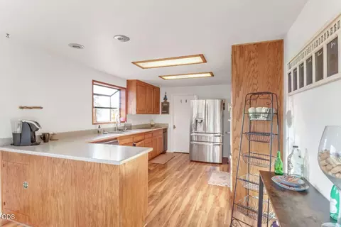 Kitchen - 4000 E Antelope Rd, Eagle Point, OR 97524 photo 2 of 6