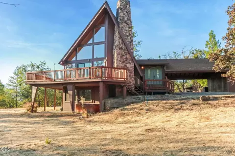 Exterior - 4000 E Antelope Rd, Eagle Point, OR 97524 photo 2 of 11