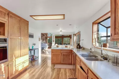 Kitchen - 4000 E Antelope Rd, Eagle Point, OR 97524 photo 6 of 6