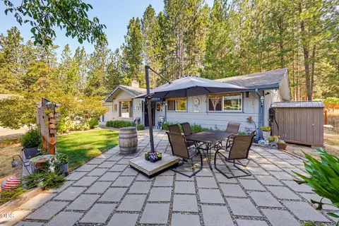 Exterior - 2282 Stringer Gap Rd, Grants Pass, OR 97527 photo 4 of 26