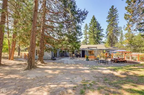 Exterior - 2282 Stringer Gap Rd, Grants Pass, OR 97527 photo 9 of 26