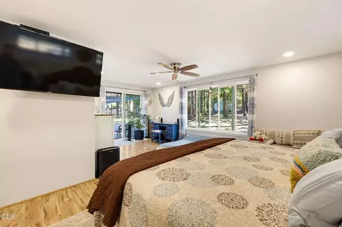 Bedroom - 2282 Stringer Gap Rd, Grants Pass, OR 97527 photo 4 of 6