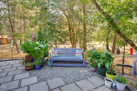 Exterior - 2282 Stringer Gap Rd, Grants Pass, OR 97527 photo 19 of 26