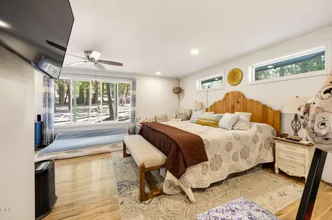 Bedroom - 2282 Stringer Gap Rd, Grants Pass, OR 97527 photo 3 of 6