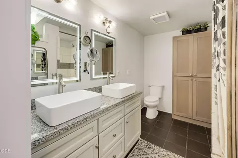 Bath - 2282 Stringer Gap Rd, Grants Pass, OR 97527 photo 5 of 5