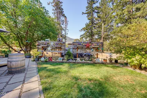 Exterior - 2282 Stringer Gap Rd, Grants Pass, OR 97527 photo 17 of 26