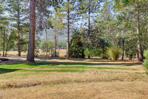 Exterior - 2282 Stringer Gap Rd, Grants Pass, OR 97527 photo 6 of 26