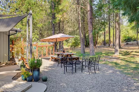 Exterior - 2282 Stringer Gap Rd, Grants Pass, OR 97527 photo 11 of 26