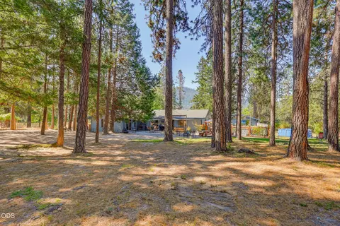 Exterior - 2282 Stringer Gap Rd, Grants Pass, OR 97527 photo 12 of 26