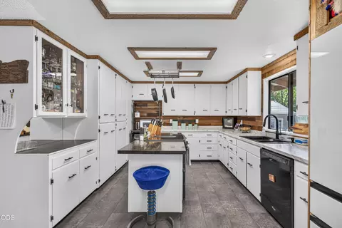Kitchen - 206 Alder St, Phoenix, OR 97535 photo 2 of 6