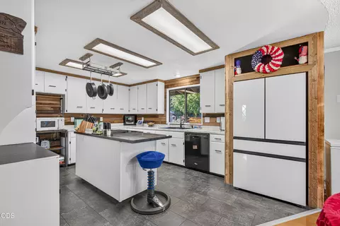 Kitchen - 206 Alder St, Phoenix, OR 97535 photo 1 of 6
