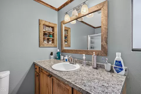Bath - 206 Alder St, Phoenix, OR 97535 photo 5 of 5