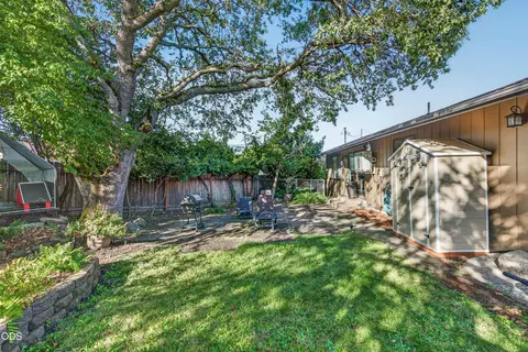 Exterior - 206 Alder St, Phoenix, OR 97535 photo 12 of 15