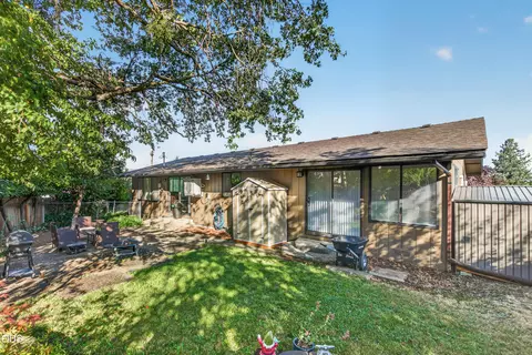 Exterior - 206 Alder St, Phoenix, OR 97535 photo 5 of 15