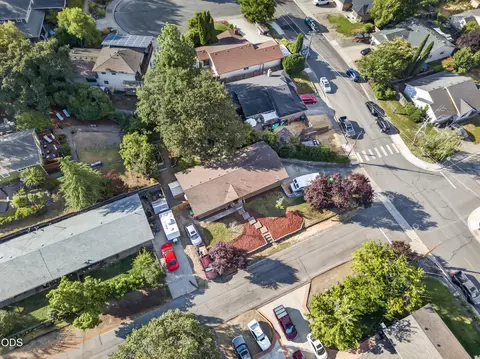 View/Area - 206 Alder St, Phoenix, OR 97535 photo 1 of 4