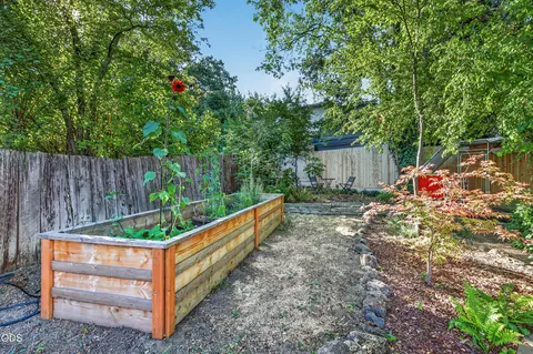 Exterior - 206 Alder St, Phoenix, OR 97535 photo 11 of 15