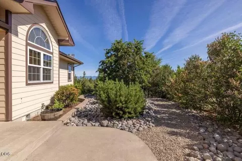 Exterior - 2961 Mark Ct, Chiloquin, OR 97624 photo 5 of 20