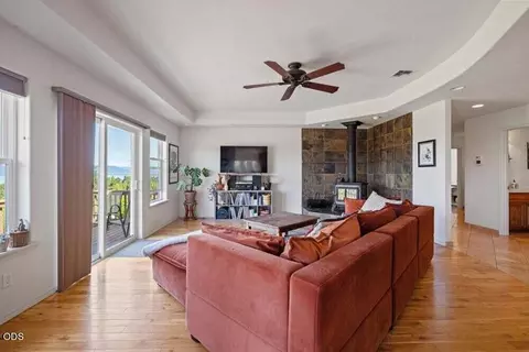 Living - 2961 Mark Ct, Chiloquin, OR 97624 photo 2 of 4