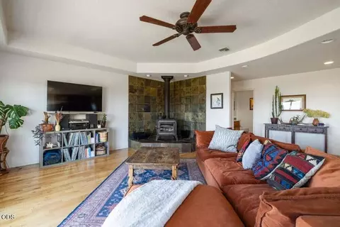 Living - 2961 Mark Ct, Chiloquin, OR 97624 photo 3 of 4