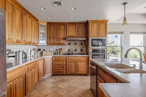 Kitchen - 2961 Mark Ct, Chiloquin, OR 97624 photo 2 of 5