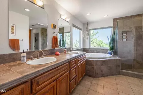 Bath - 2961 Mark Ct, Chiloquin, OR 97624 photo 1 of 3