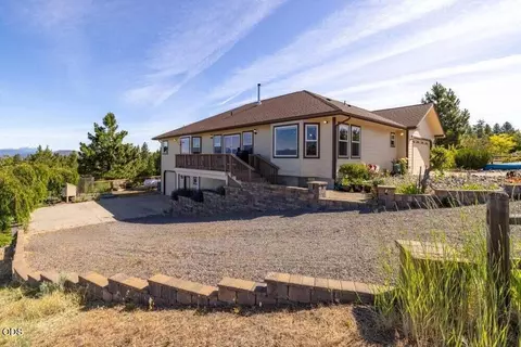 Exterior - 2961 Mark Ct, Chiloquin, OR 97624 photo 6 of 20