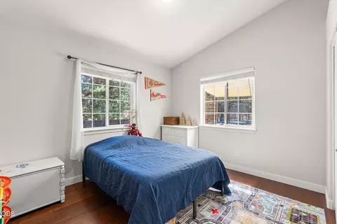 Bedroom - 17407 Killdeer Dr, Bend, OR 97707 photo 4 of 5
