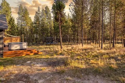 Exterior - 17407 Killdeer Dr, Bend, OR 97707 photo 3 of 5