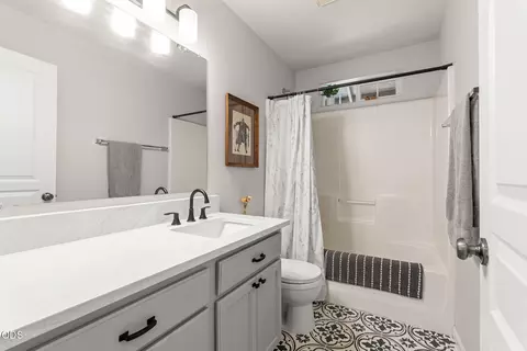 Bath - 17407 Killdeer Dr, Bend, OR 97707 photo 3 of 3