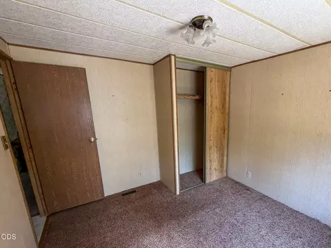 Bedroom - 15640 Cornell Dr, La Pine, OR 97739 photo 1 of 3