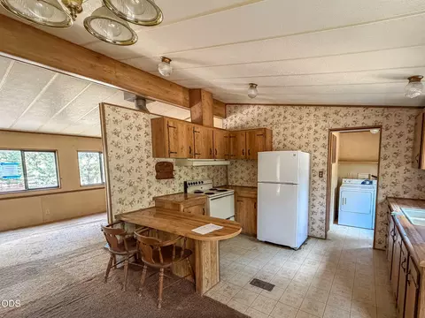 Kitchen - 15640 Cornell Dr, La Pine, OR 97739 photo 1 of 1