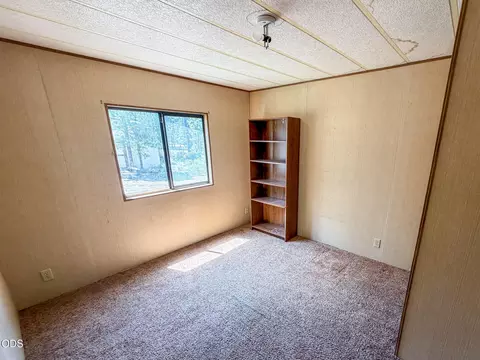 Bedroom - 15640 Cornell Dr, La Pine, OR 97739 photo 2 of 3