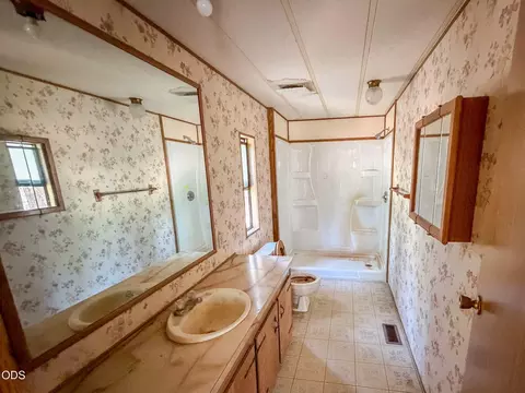 Bath - 15640 Cornell Dr, La Pine, OR 97739 photo 2 of 2
