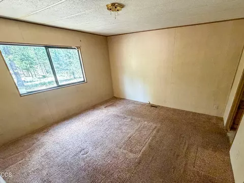 Bedroom - 15640 Cornell Dr, La Pine, OR 97739 photo 3 of 3