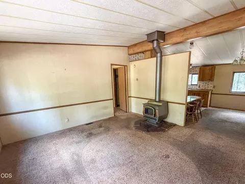 Living - 15640 Cornell Dr, La Pine, OR 97739 photo 1 of 1