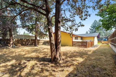 Exterior - 567 SE Centennial St, Bend, OR 97702 photo 4 of 5
