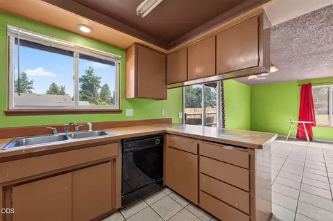 Kitchen - 567 SE Centennial St, Bend, OR 97702 photo 3 of 3