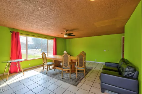 Dining - 567 SE Centennial St, Bend, OR 97702 photo 3 of 5