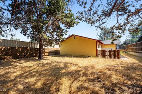 Exterior - 567 SE Centennial St, Bend, OR 97702 photo 3 of 5