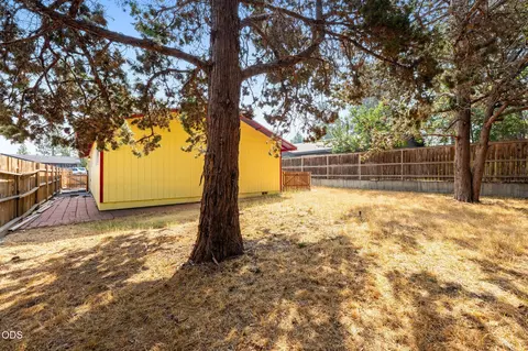 Exterior - 567 SE Centennial St, Bend, OR 97702 photo 2 of 5